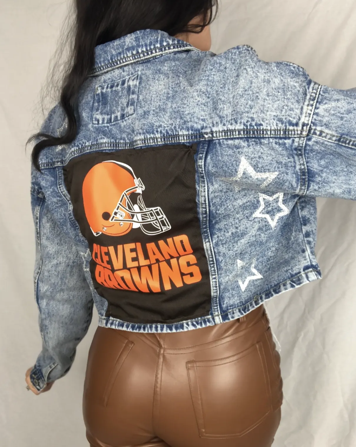 CLEVELAND BROWNS CROPPED DENIM JACKET