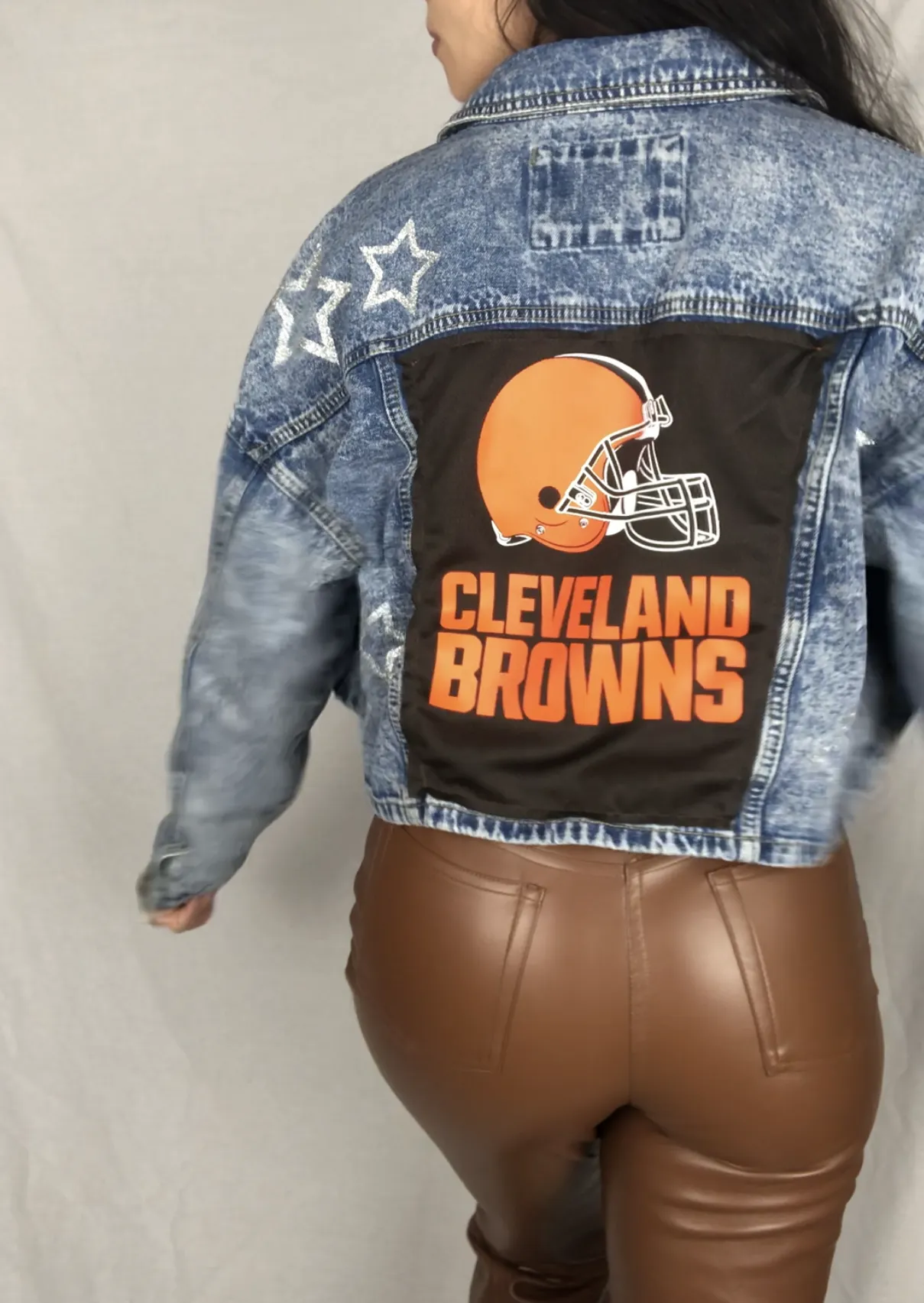 CLEVELAND BROWNS CROPPED DENIM JACKET
