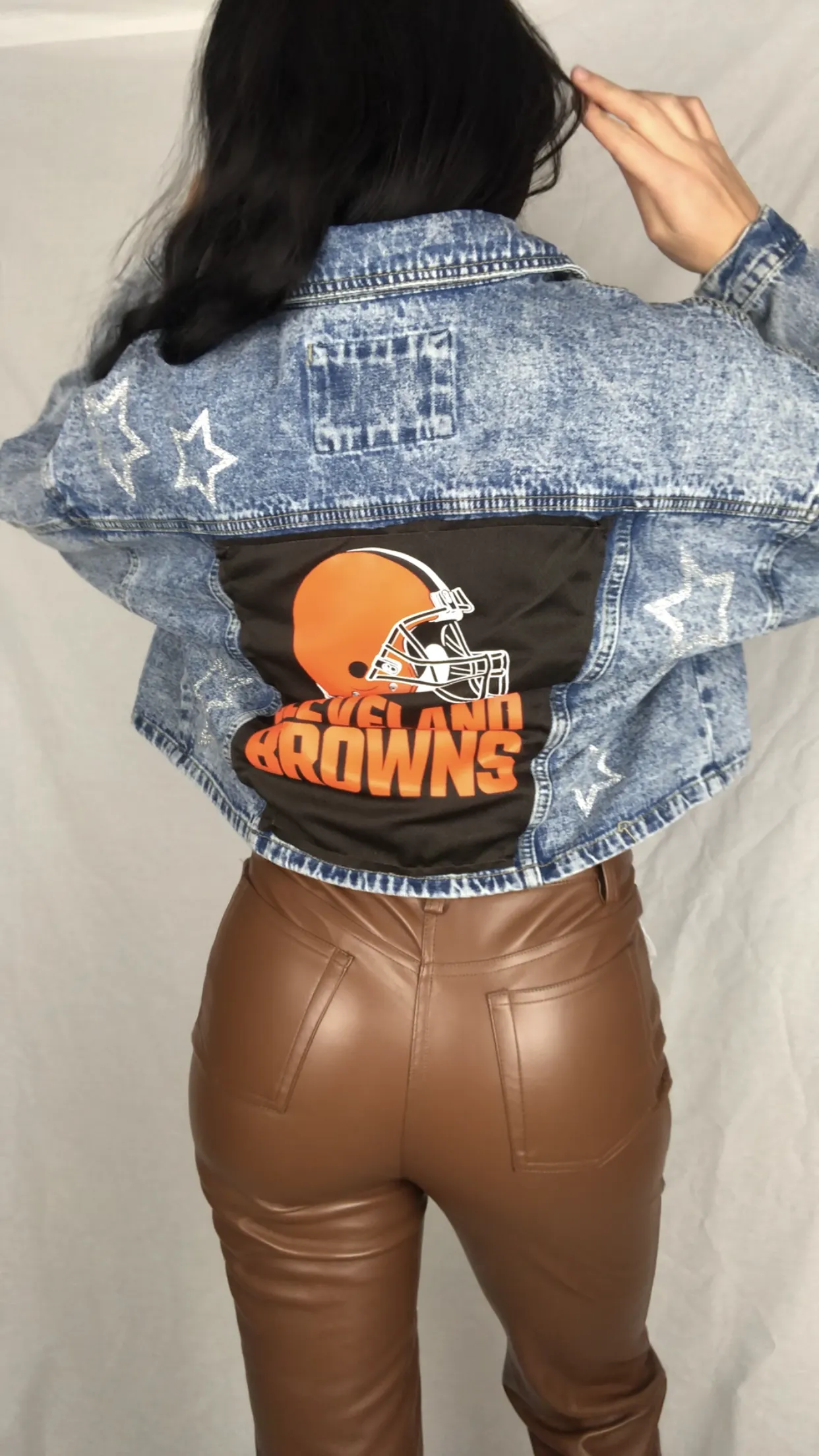 CLEVELAND BROWNS CROPPED DENIM JACKET