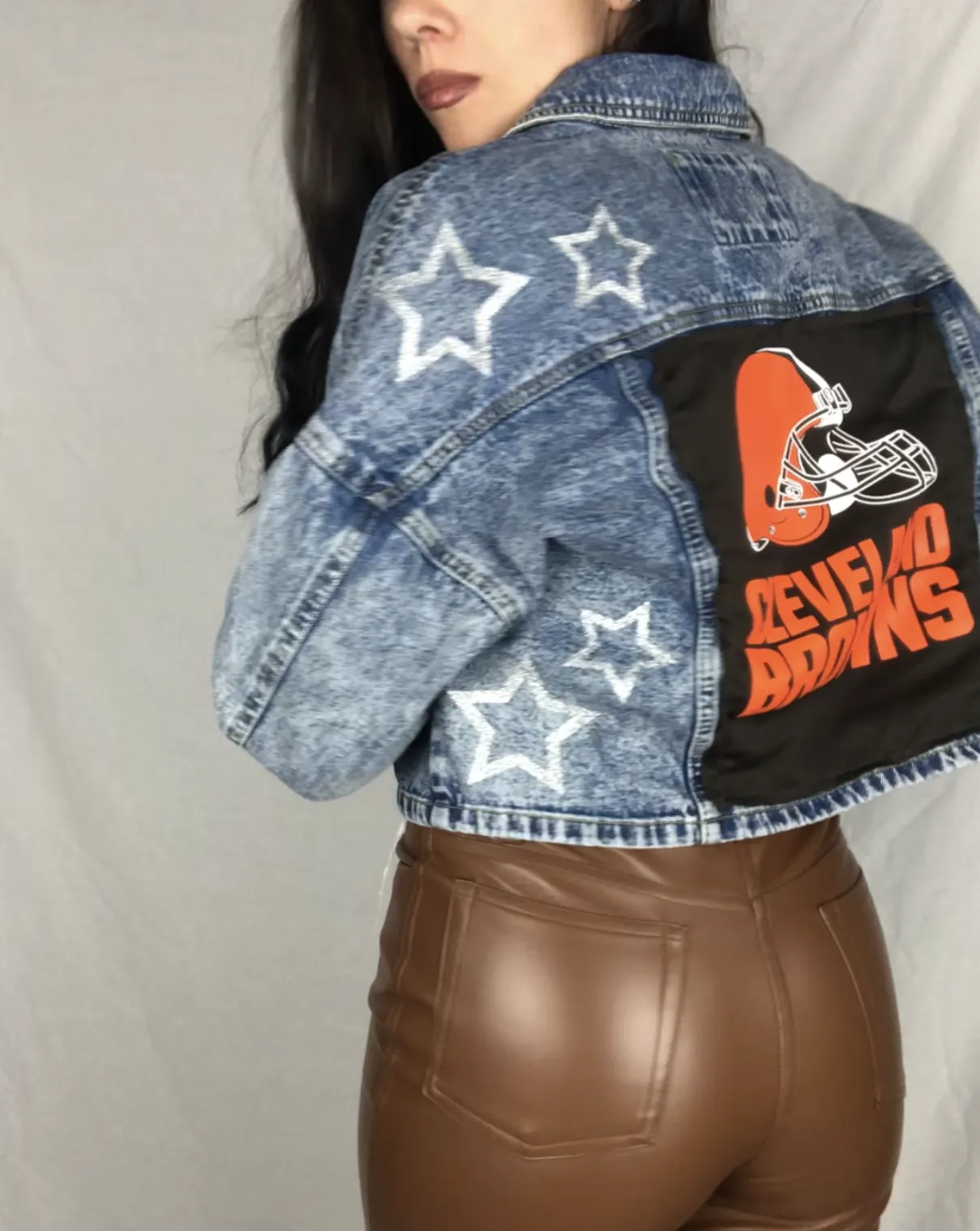 CLEVELAND BROWNS CROPPED DENIM JACKET