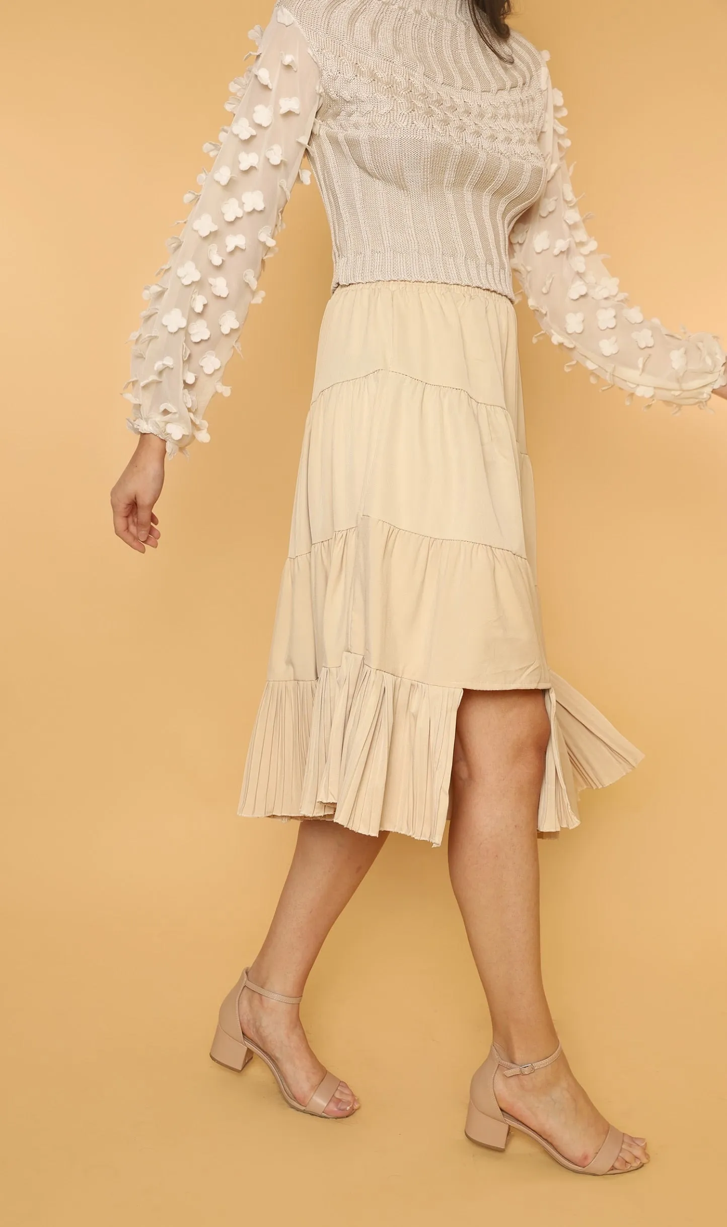 SUKI Tiered Midi Skirt (Light Beige)