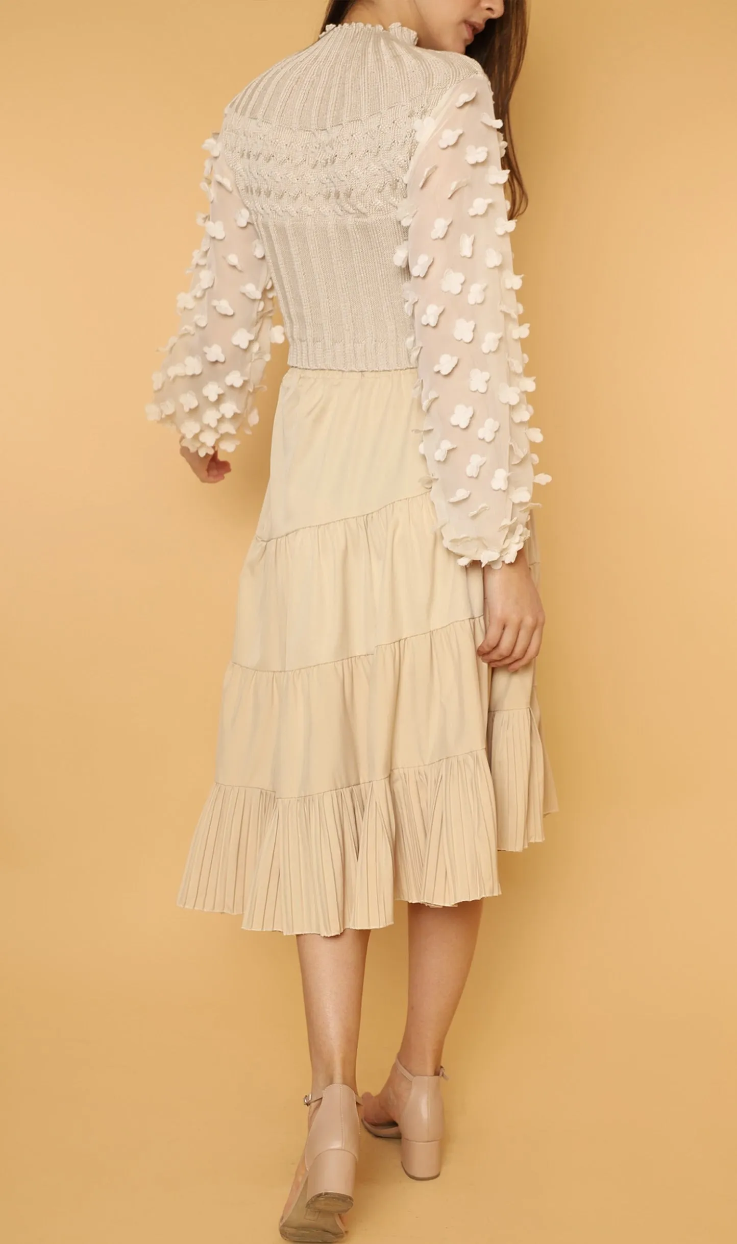 SUKI Tiered Midi Skirt (Light Beige)
